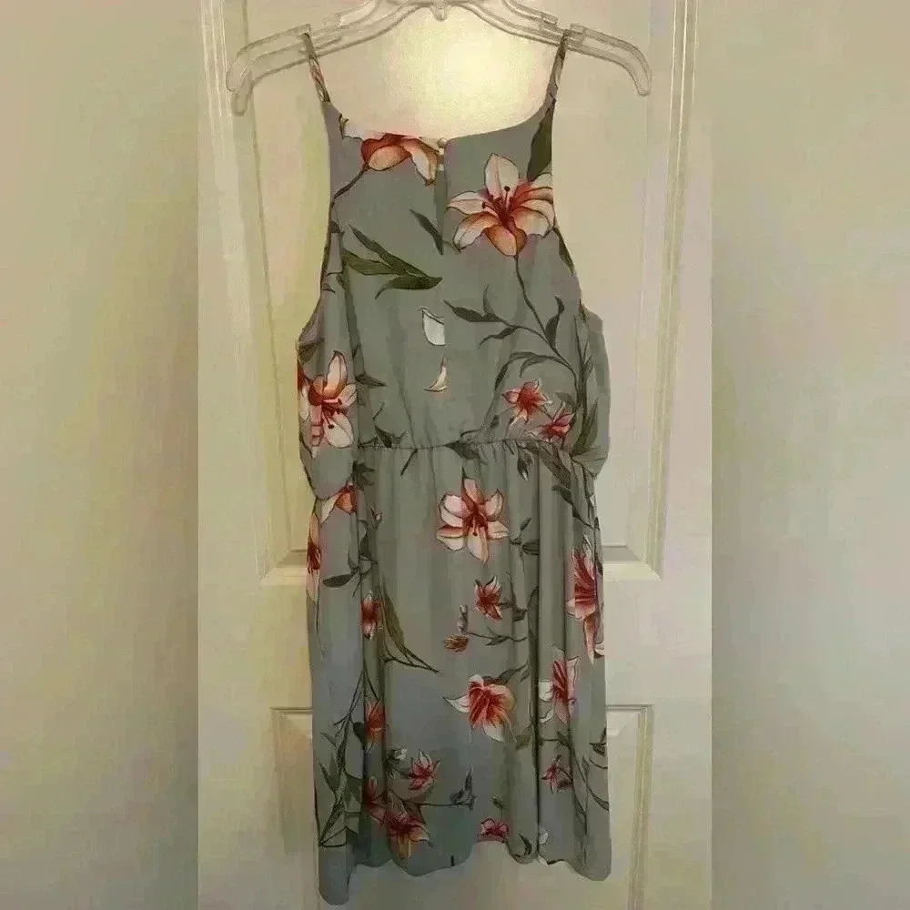 Est 1946 Sage Floral Summer Dress
Size Large - Picture 2 of 6